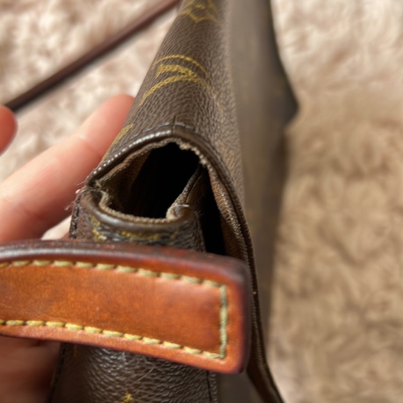 Louis Vuitton Bag - Picture 14 of 17